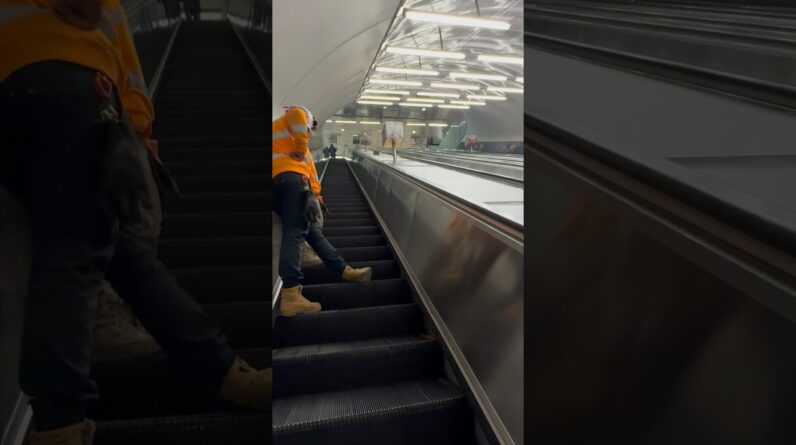 Australia’s Longest Escalator. Parliament Station Melbourne #citywalk #walkingtour #walkthrough