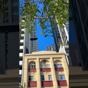 Would you live in this apartment between two skyscrapers? #melbourne #australia #melbournewalks